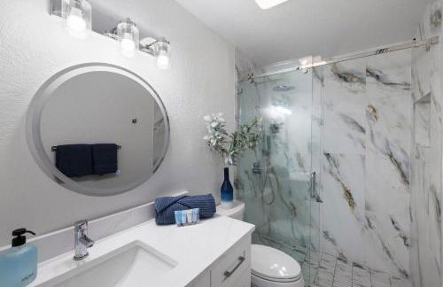 Heat of Siesta Village Walk to Beach w heated Pool - Foto 17