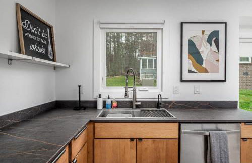 Tranquil Light-Filled Retreat 3BR Ranch - Photo 27