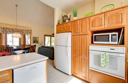 Sturgeon Bay Hideaway with Direct Water Access! - Photo 12