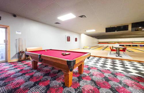 Bowling Alley! Expansive Group Getaway in Lewiston - Foto 19