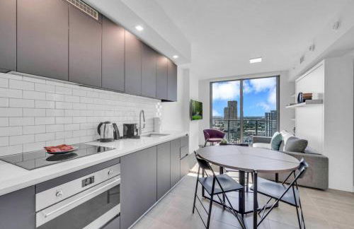 Modern 1 Bed Condo across from Bayside in Downtown - Foto 6