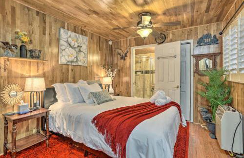 1 Mi to Lake Gregory Boho Crestline Cabin - Foto 12