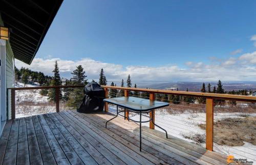 The Mountain Top Escape w/Scenic Views & Trails - Foto 2