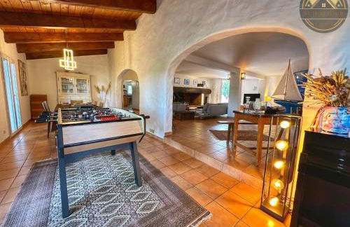 MAS M - Villa d'exception - Piscine - Jeux Enfants - BBQ - Plancha - Cheminée - Calme - 5 Chambres - SUDSEJOURCONCIERGERIE - Foto 34