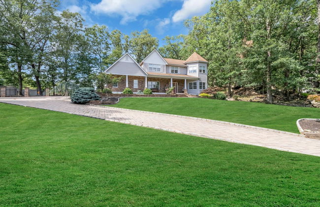 Family Retreat With Autumn Views and Fireplace - Photo 45