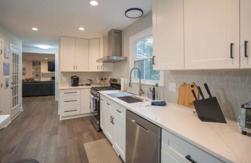 Fire pit - 6 Min to North Hills - Screened Porch - Foto 9