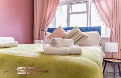 4-BR Hayes Home, Guests 8 - Ideal for Long term stays, Fast unlimited Wi-Fi - Foto 16