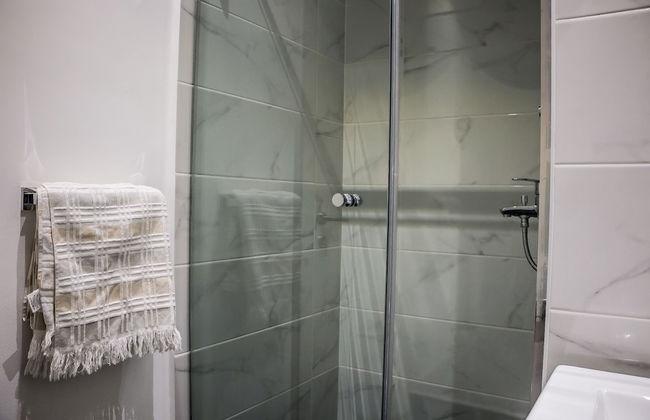 Embassy Gardens Premier Suites - Photo 53