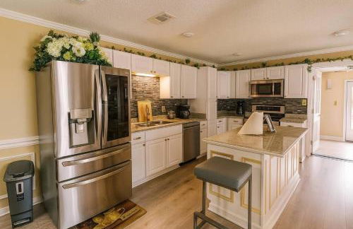 Spacious Backyard • Alfresco Dining • Pet Friendly - Foto 51