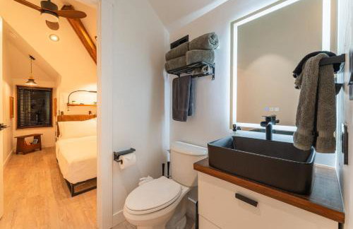 Artisan Oasis-hot Tub Fire Pit 8bd Whole House - Photo 31