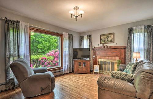 Cozy Family Home with Kayaks, Dock and Fire Pit! - Foto 1