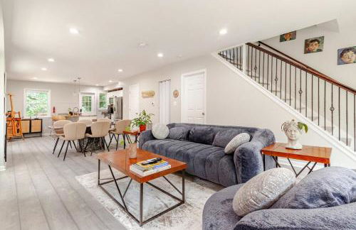 Stylish 3BR Townhouse with Backyard,and Easy Parking - Photo 40