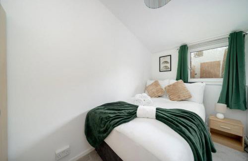 Large 4 Bed Brixton House - Parking Garden Wi-Fi & Sky TV! - Foto 13