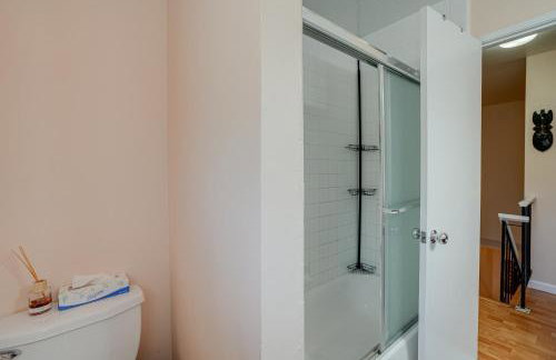 Lovely Concord Townhome Retreat with Community Pool! - Foto 18