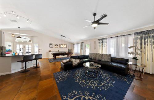 Ultimate Vacation: A Luxurious Oasis with a Pool! - Foto 35