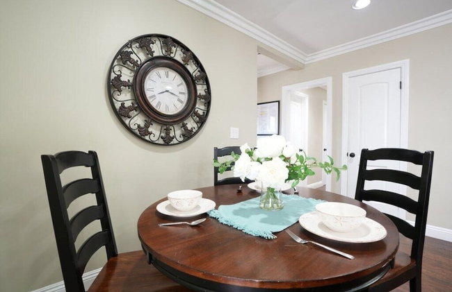 Classy 4 Bedroom 3 Bath Pool Home 3/4 Mile Walk To Disney - Foto 52