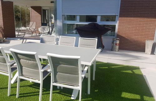 Quiet modern apartment with a large sunny garden! - Foto 32