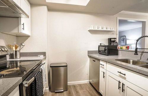 Condo with king bed, walk to Microsoft & park - Foto 8