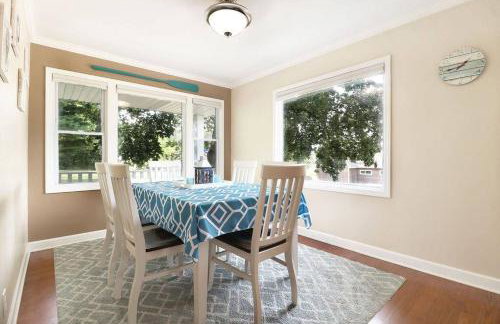 Chain O Lakes Nautical 4Bed 3Bath Waterfront with Bonus Room, Large Deck and Hot Tub - Foto 34