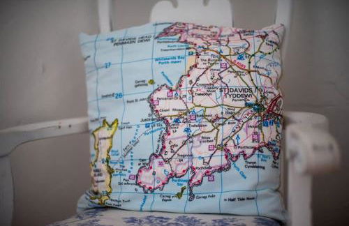 Cosy Welsh Cottage in St Davids Centre with Garden - Photo 12