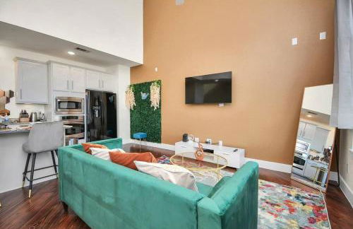 3BR/3.5BA Three Story East Downtown TownHouse with view - Photo 9