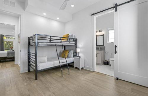 2 Million Villa Heated Pool w Luxury Spa 6BR & 6BR Waterfront by Canal - Foto 49