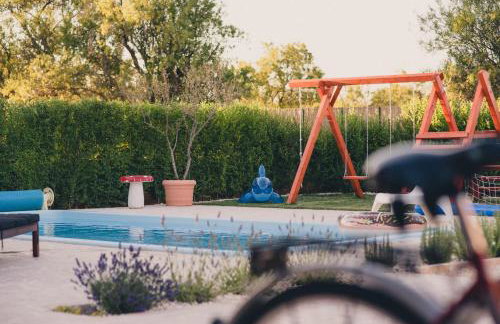 Cozy country home with heated outdoor pool - Photo 1