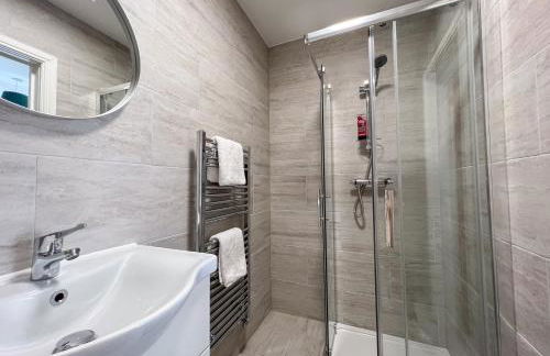 Heartland House, 7 Spacious Bedrooms Sleeps 4 plus, near NEC, JLR,BHX - Foto 36