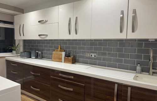 The Clock Tower Apartment - Spacious, Modern, 2 Bedroom Apartment , Southsea with Free parking - sleeps 4 - Photo 28