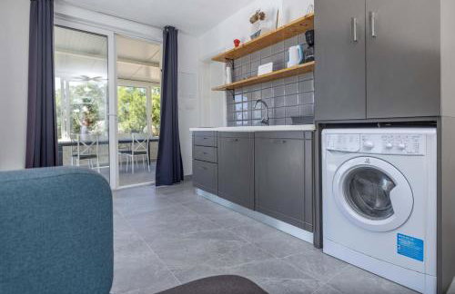 Villa Baras garden - house with pool - Photo 16