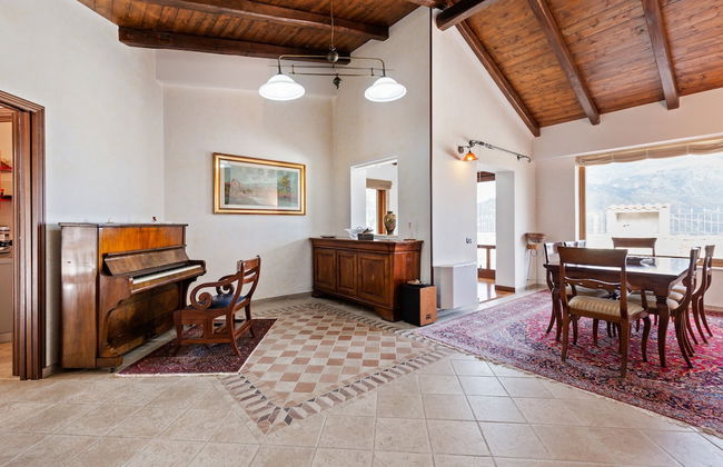 Valley View Villa in San Mango D'aquino with Hot Tub - Foto 26