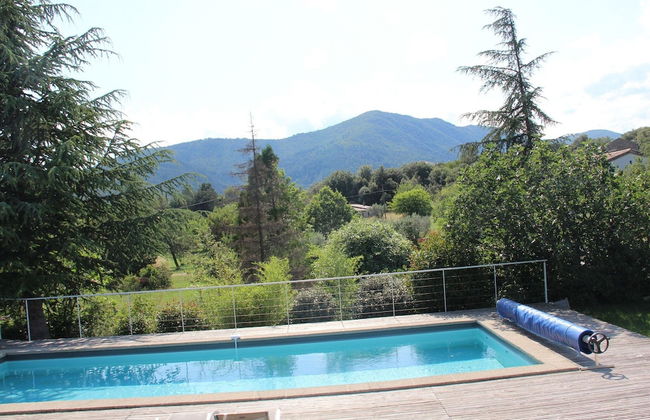 Attractive Holiday Home With Private Pool - Photo 26