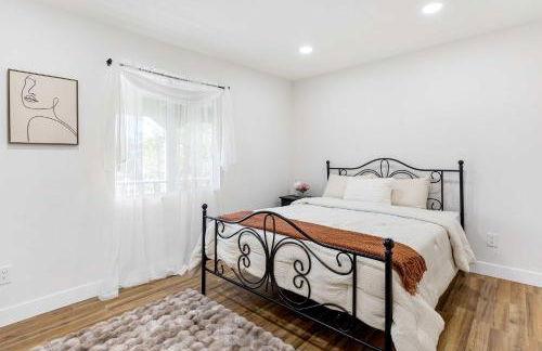 Family Retreat Near Disneyland & Downtown LA 4BR - Foto 15