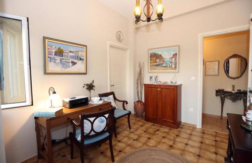 Ruby's summer house with spacious garden and free parking - Foto 39