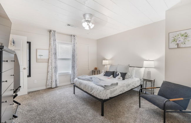 Stockyards- 4min Pet Friendly 3BR Luxe Gem - Foto 31