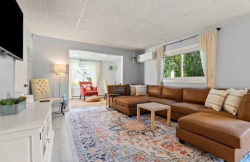 Walk to the Beach! - Free Parking - Fire Pit - Photo 5