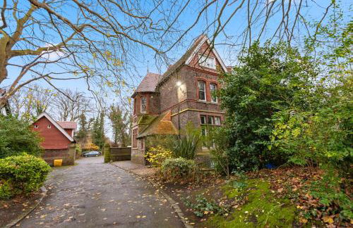 Luxe Victorian Spacious Home Sefton Park with Parking - Foto 58