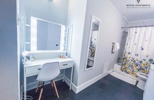 The Moose #5 - Modern Comfy Studio with King Bed, Free Parking & Fast WiFi - Foto 4