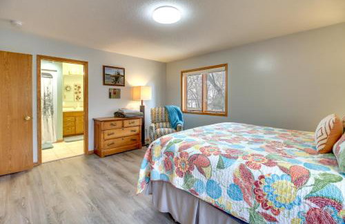 Private Lakefront Cabin with Hot Tub, Deck and Views - Foto 15