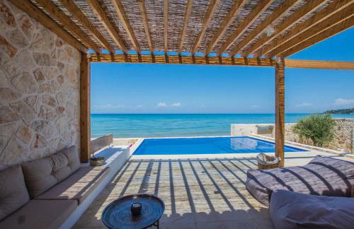 Niova Villa - Seafront, private pool and Ionian Sea Views, by ZanteWize - Foto 1