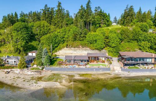 Similk Bay Retreat with Deck, Fire Pit and Hot Tub! - Photo 37