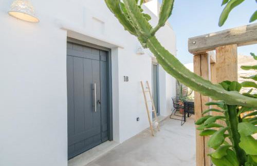 PANORMOS ART Beachfront Suites - Photo 43