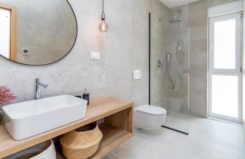 Villa Top Hill, heated infinity pool, Jacuzzi, Sauna, 5 en-suite bedrooms, a Media room - Foto 43