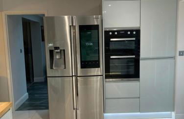 7 bed 3 bath M25 Long term Parking - Foto 26