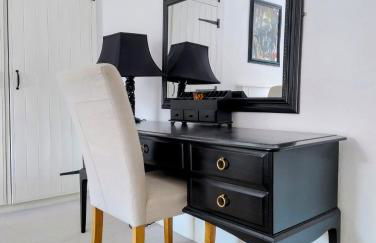 The Old Post Office Spacious 3-Bed Cottage in North Perrott - Photo 11