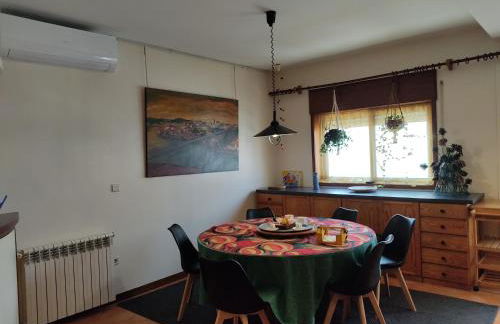 Yellow House - Photo 47