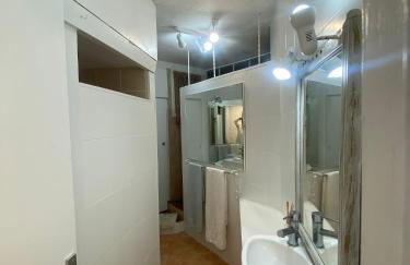 Piso delante de la playa La Pineda con 2 habitaciones - Photo 30