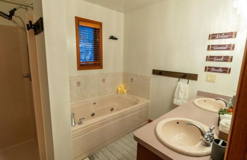 Harmony Hill Stylish 4bd Mountain Retreat, Hot Tub, Games - Foto 35