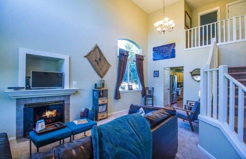 Wildflower Getaway HALF acre yard firepit hot tub bikes Dogs OK - Foto 1