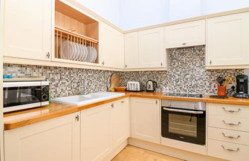 Courtyard Cottage - Photo 7